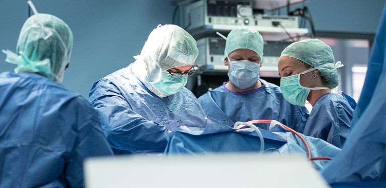 Une première médicale à Oran sauve une enfant d’une malformation rarissime