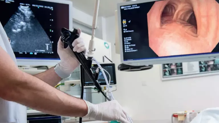 Le CHU d’Oran réalise une première médicale grâce à la bronchoscopie souple